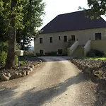 Charmante En Pierre - Piscine